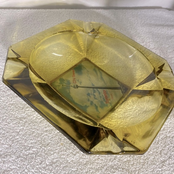 Vintage Yellow Amber Glass CN Tower Toronto Canada Ashtray Trinket Dish - Picture 7 of 10